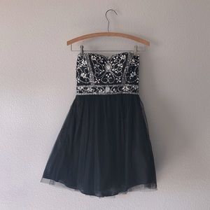 Strapless formal dress